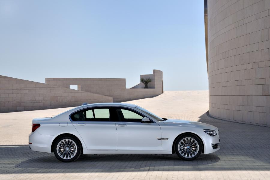  BMW 750d xDrive 2012 года  (фото 35 из 54)